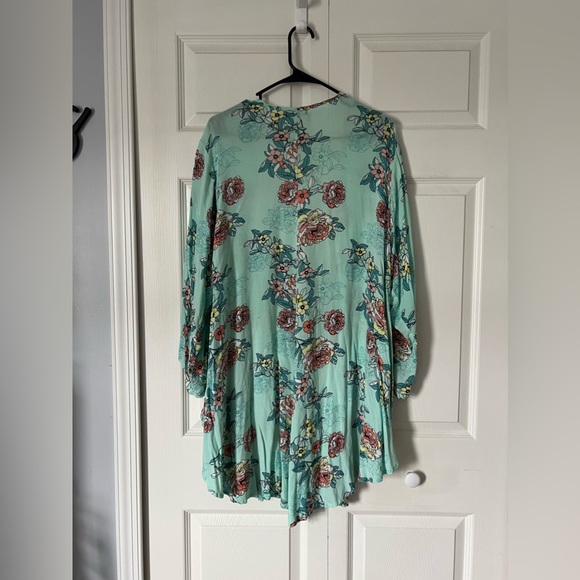 Torrid Crepe Shirttail Kimono Size 1/2 - Picture 7 of 10